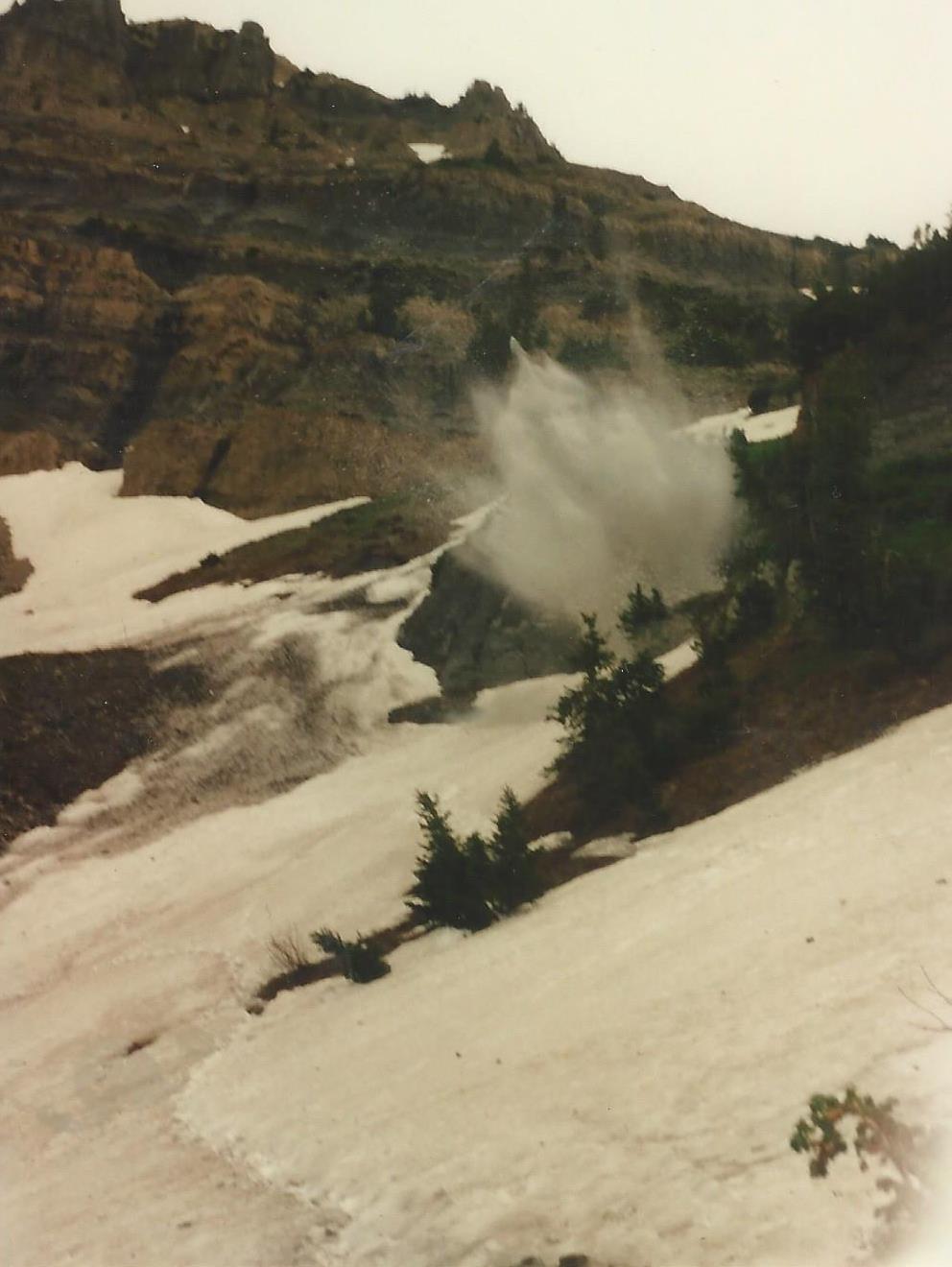 The explosion of the snow hole